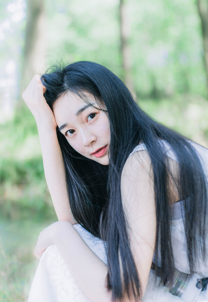 众人正在寒暄，邓贤带着人匆匆赶来，向庞统和魏延抱了抱拳道：“士元先生，大事不好，刘璝将军带着人杀向刺史府，要杀刘璋，您快去看看吧。”